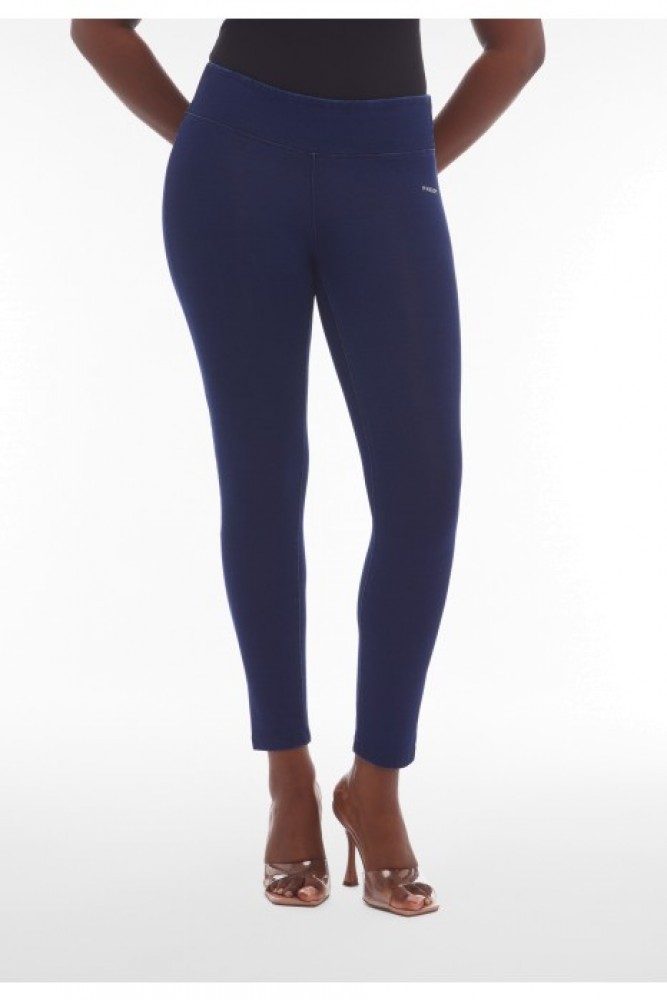 Hlače N.O.W.® sa srednje visokim strukom od održive tkanine s efektom trapera.