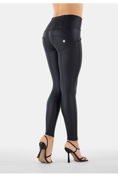 WR.UP® skinny push up hlače iz ekološkega usnja z visokim pasom in gumbi, FW25