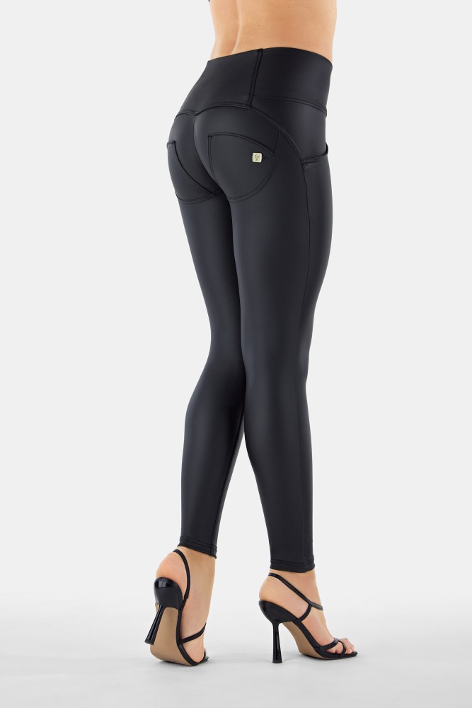 WR.UP® skinny push up hlače iz ekološkega usnja z visokim pasom in gumbi, FW25