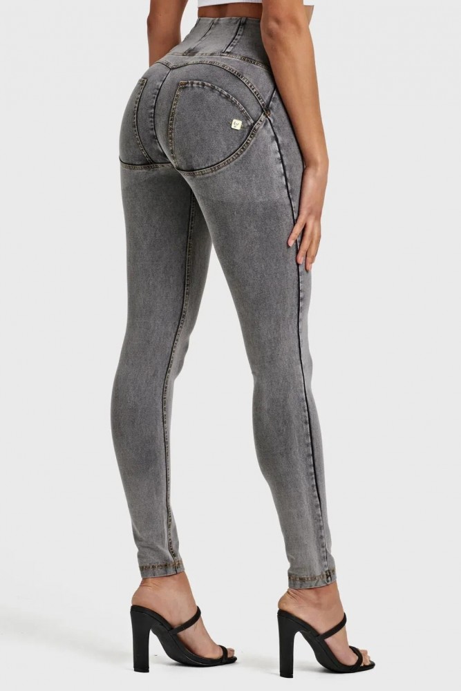 WR.UP®, VISOK STRUK, SKINNY, EKO TKANINA S EFEKTOM TRAPERA , SIVE