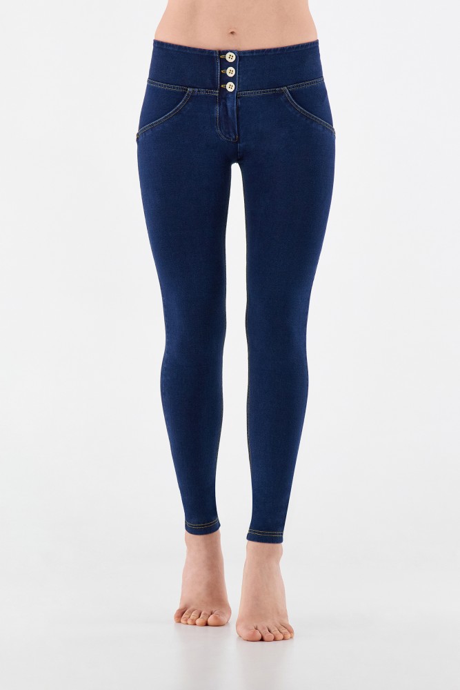 WR.UP® skinny push-up hlače iz organskega bombaža s srednjim pasom