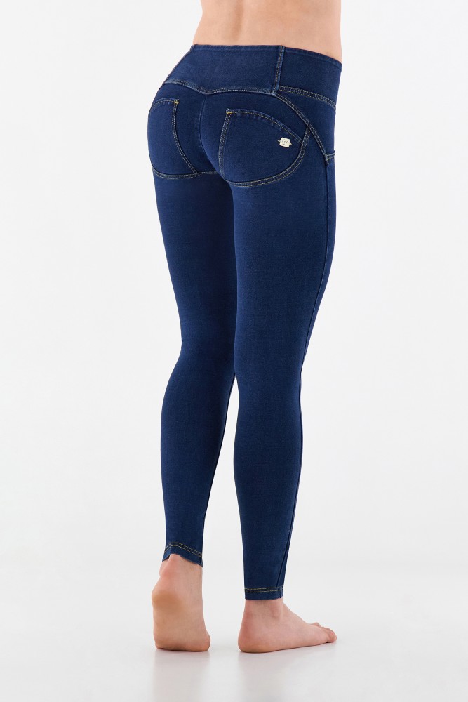 WR.UP® skinny push-up hlače iz organskega bombaža s srednjim pasom