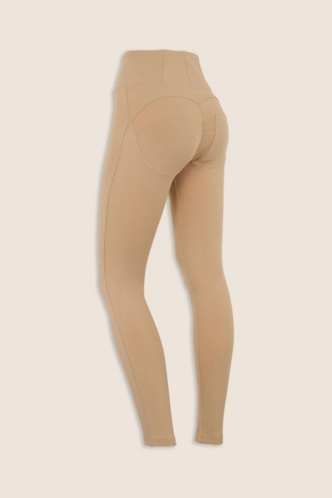 WR.UP® skinny hlače push-up z visokim pasom iz organskega bombaža, SS26