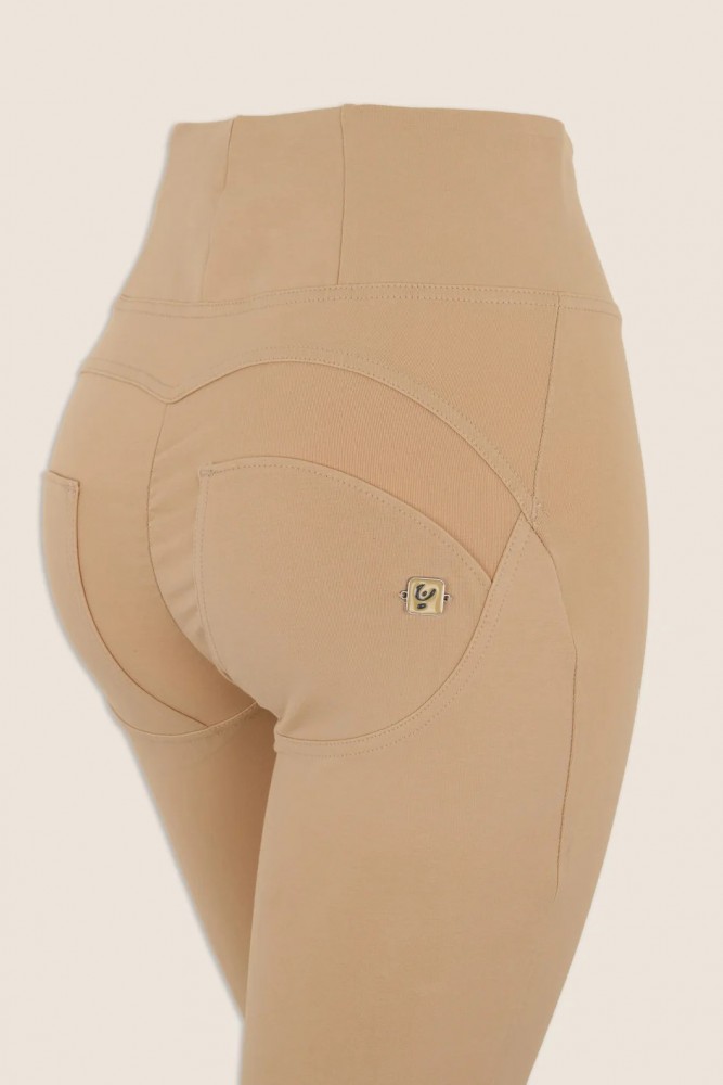 WR.UP® skinny hlače push-up z visokim pasom iz organskega bombaža, SS26