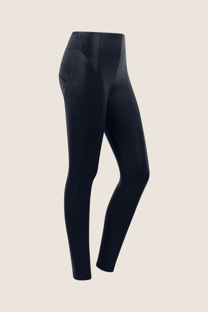 WR.UP® hlače iz D.I.W.O.® PRO tkanine z mokrim videzom in visokim pasom, temni safir