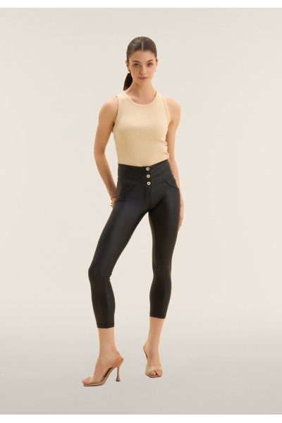 WR.UP® skinny push up hlače iz ekološkega usnja, 7/8,  z visokim pasom in gumbi, FW25