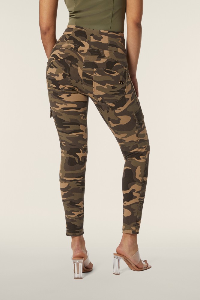 WR.UP® hlače s visokim strukom u cargo stilu od tamnog maskirnog džerseja