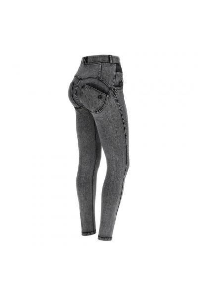 WR.UP® kavbojke iz tkanega denima z zelo visokim pasom in vstavki