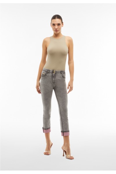 WR.UP® kavbojke, 7/8,  z ravnim krojem in kontrastnim zavihkom za moderen videz, SS26