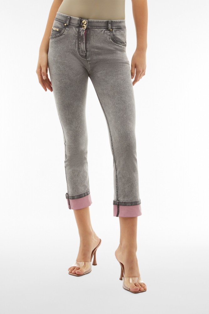 WR.UP® kavbojke, 7/8,  z ravnim krojem in kontrastnim zavihkom za moderen videz, SS26