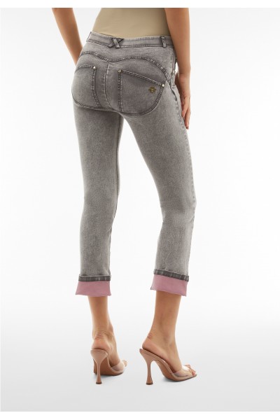 WR.UP® kavbojke, 7/8,  z ravnim krojem in kontrastnim zavihkom za moderen videz, SS26