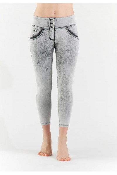 WR.UP® kavbojke, višji pas,  7/8  z acid wash učinkom iz tkanega denima