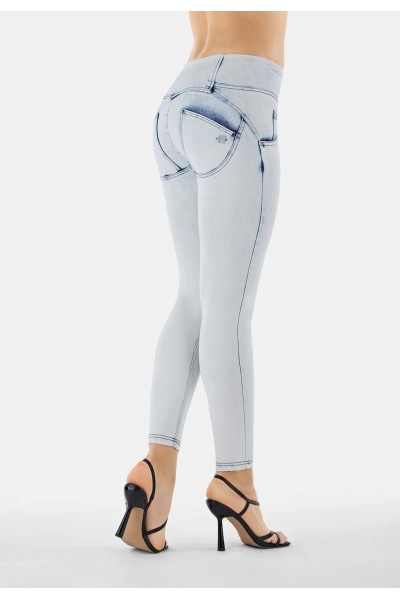 WR.UP® kavbojke, višji pas,  7/8  z acid wash učinkom iz tkanega denima